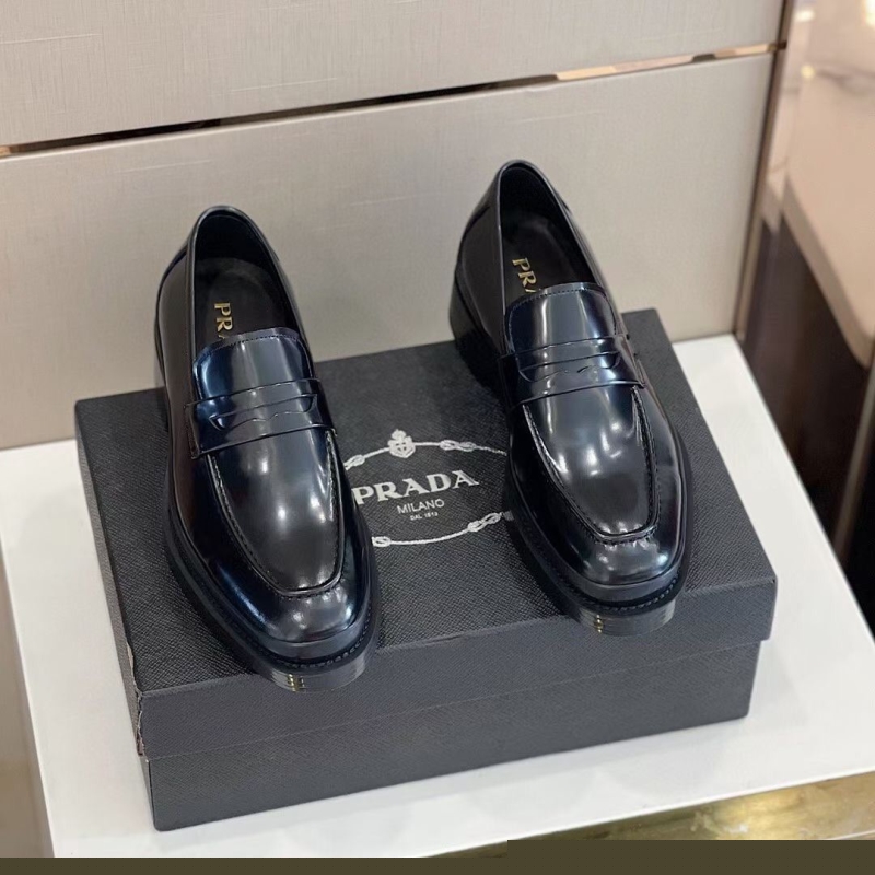 Pra*a leather shoes